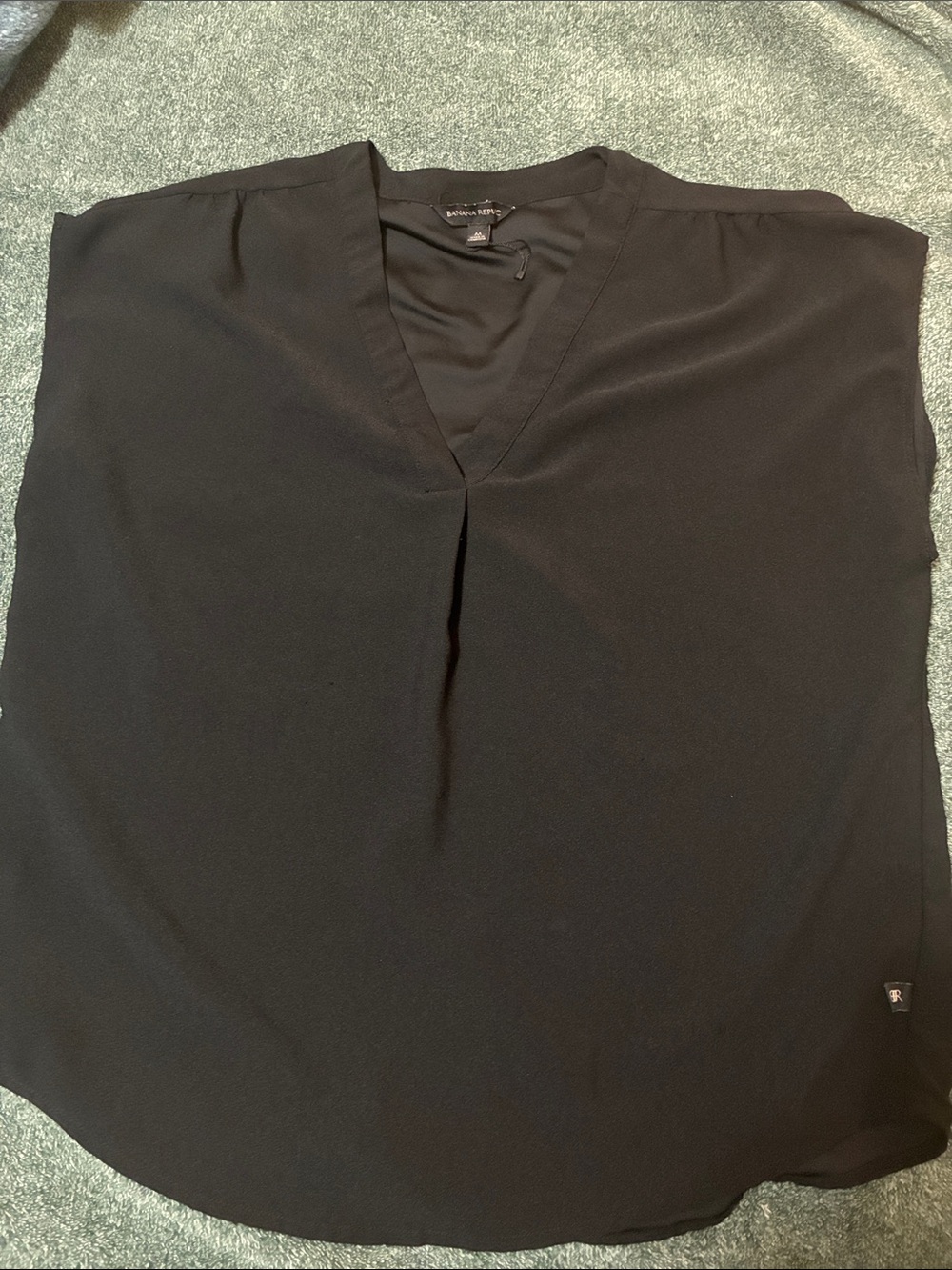 Banana Republic Black V-Neck Cap-Sleeve Blouse